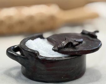 Zoutkelder handgemaakt met deksel, sieradendozen, keramische pot met deksel, aardewerk zouthouder, zoutpot, kruidenhouder, keramische keukencadeau voor haar