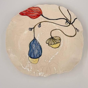 Handmade Floral Ceramic Serving Plate – Large Round Fruit Bowl, Painted Pottery Tray, Artisan Tableware, Housewarming or Hostess Gift
