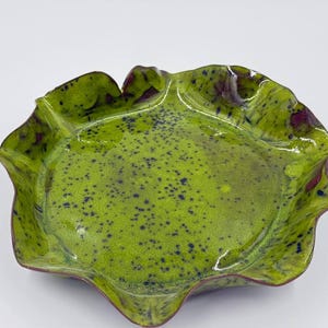 Handmade Ceramic Plate, Decorative Green Dish, Pottery Gift, Unique Artisan Plate, Handmade Tableware Decor, Rustic Ceramic Serving Plate