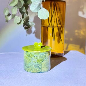 Handmade Ceramic Jar with Lid – Rustic Green Pottery Salt Cellar, Sugar Bowl & Coffee Storage – Food-Safe Kitchen Decor