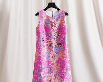 Handgeborduurde jurk met bloemenjacquard: jurk met 3D-kralen