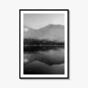 Fine Art Lake Spiegelung Poster | Schwarz-weiß Fotografie Poster | Natur Wand Kunst Dekor | Moderne Hauptästhetik