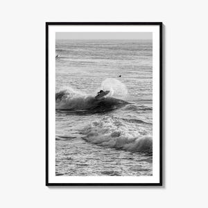 Surfing Kunstdruck | Schwarz-weiß Fotografie Poster | Ocean Wand Kunst Dekor | Surfing Liebhaber Geschenk | Strand Wohnkultur