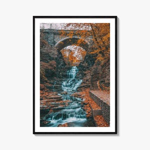 Fine Art Herbst Wasserfall Druck | Farbfotografie-Poster für Wohnkultur & Naturliebhaber