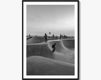 Zwart-wit kunstfoto van het Venice Beach Skatepark, poster voor aan de muur in Californië.