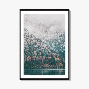 Fine Art Nadelwald und nebliger See Druck, Natur Fotografie Poster, Wandkunst Dekor, ruhige Landschaft, Haus & Büro Dekor