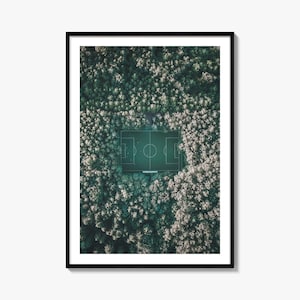 Fine Art Fußball Feld Poster | Farbfotografie Poster für Sportliebhaber, Wanddekoration, Home Office Kunst, Geschenk für Fußballfans