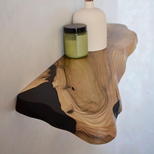 Estantería de nogal con borde natural, estanterías flotantes de madera, estanterías abiertas de madera, estanterías para libros, estanterías decorativas rústicas, estantería flotante resistente