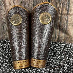 Leather bracers UNIQUE piece - Handmade - Perfect for LARP, Medieval, Withcer, Renfair, Cosplay, Cinema and Theater