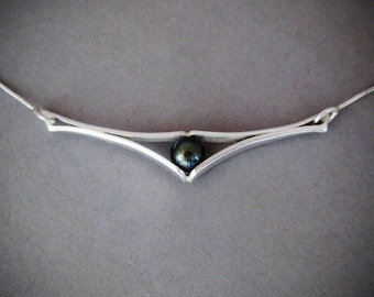 Black pearl necklace - Sterling Silver Pendant with natural pearl