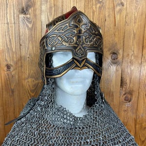 Verzierter Lederhelm im Wikingerstil - handgefertigt- perfekt für Larp, Cosplay, Kino und Theater