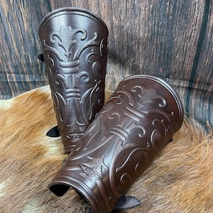 Leather Cultist&#39;s bracers - Handmade - Perfect for LARP, Medieval, Renfair, Withcer, Cosplay, Cinema and Theater