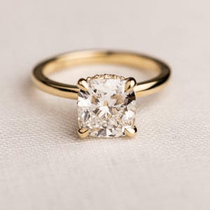 Kissenschliff Moissanit Versteckter Halo-Verlobungsring für Frauen, 14K Gelbgold Vorschlagring für Sie, Versprechensring, Jubiläumsring für Sie