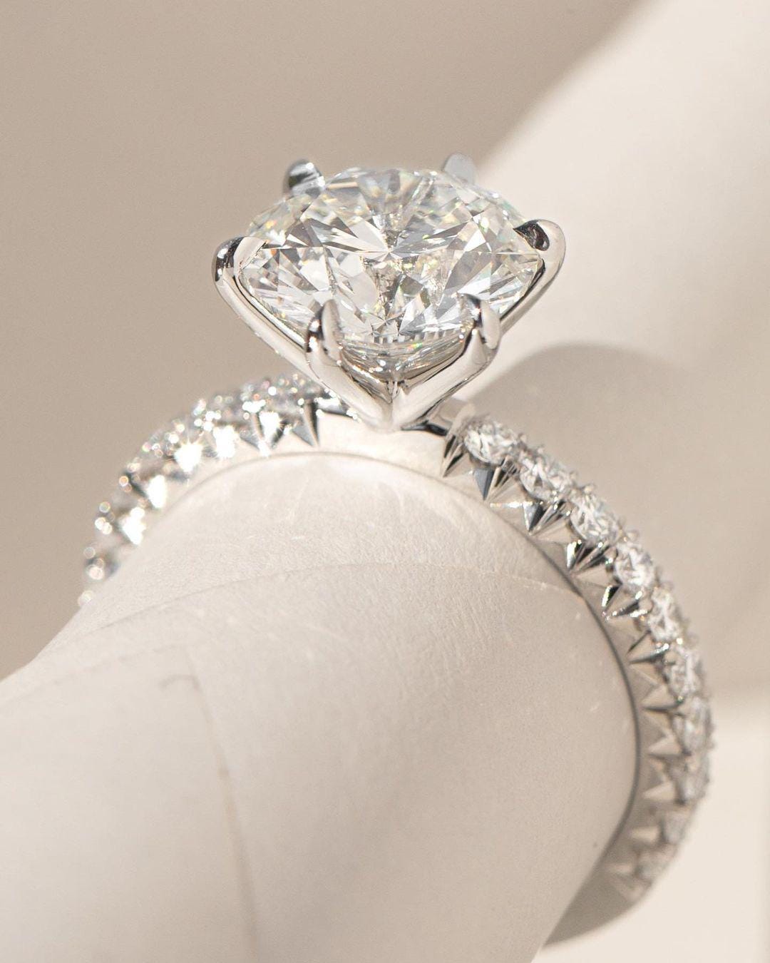 Bague De Fiançailles Solitaire En Or Blanc 14 Carats - Sertie D'une Moissanite Ronde Blanche De 3,30 Carats - Taille 7