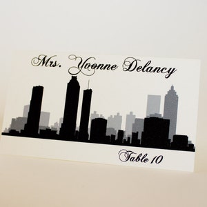 Tarjeta de lugar impresa del horizonte de Atlanta con nombre del invitado y mesa para bodas o eventos, llega lista para usar, envío rápido