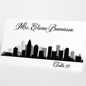 Tarjeta impresa Charlotte Skyline Place para boda o fiesta en Carolina del Norte, elija fuente y color. Llega rápido, plegado y listo para usar.
