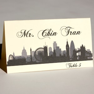 London Skyline Tischkarte mit Gast Namen und Tisch für Hochzeiten oder Partys, wählen Sie Schriftart und Farbe, kommen gefaltet an