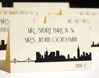 Tarjetas de lugar con el horizonte de Nueva York: asientos impresos para la recepción de bodas