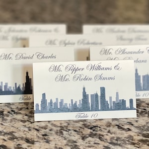 Cartão de lugar Chicago Skyline com nomes de convidados e designação de mesa para recepção de casamento ou decoração de festa, totalmente acabado