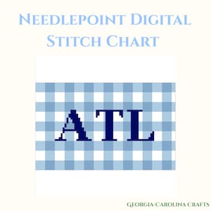 Może przedstawiać: Cyfrowy schemat haftu krzyżykowego z literami "ATL" w kolorze granatowym, na tle niebiesko-białego wzoru w kratę. Tekst "NEEDLEPOINT DIGITAL STITCH CHART" znajduje się nad wzorem. Słowa "GEORGIA-CAROLINA CRAFTS" znajdują się na dole.