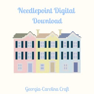 Puede incluir: Descarga digital de punto de cruz con tres casas en tonos pastel: rosa, amarillo y azul. Cada casa tiene contraventanas y puertas azul oscuro. El texto "Needlepoint Digital Download" y "Georgia-Carolina Craft" es de color azul claro.