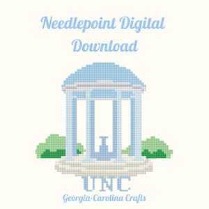 Könnte beinhalten: Digitaler Kreuzstich-Download mit einer hellblauen und weißen pixeligen Illustration eines Gebäudes mit Säulen, einem Brunnen und grünem Gebüsch. Der Text "Needlepoint Digital Download" und "UNC Georgia-Carolina Crafts" ist hellblau.