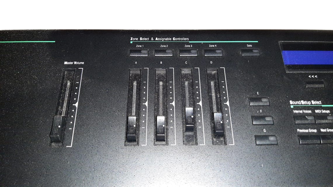 Kurzweil PC88 Digital Stage Piano & Synthesizer – Vintage Professional Keyboard, foto 2 di 5