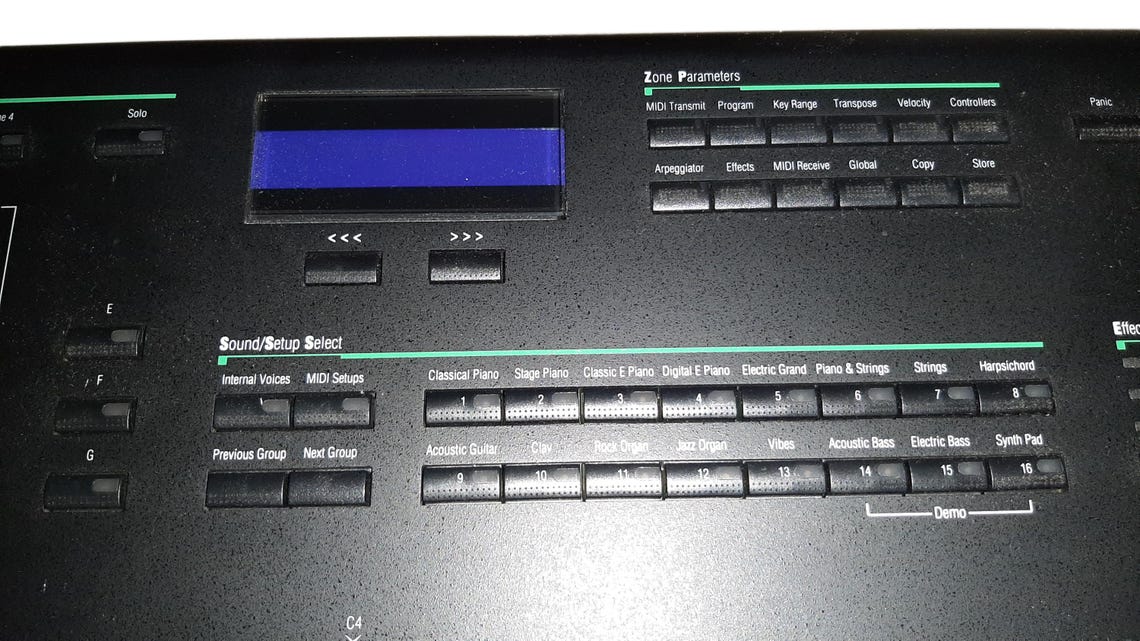 Kurzweil PC88 Digital Stage Piano & Synthesizer – Vintage Professional Keyboard, foto 3 di 5