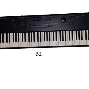 Kurzweil PC88 Digital Stage Piano & Synthesizer – Vintage Professional Keyboard