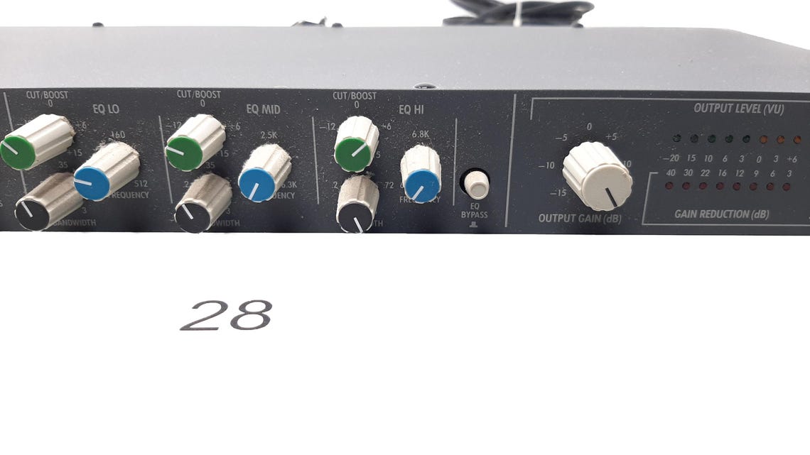 Symetrix 528 Voice Processor (1980s) – Mic Preamp Channel Strip with Compressor, De-Esser & Equalizer, foto 3 di 5