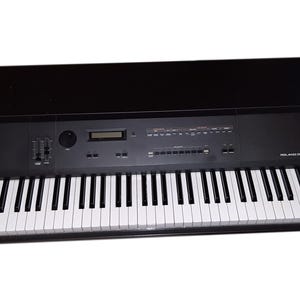 Roland RD-1000 Digital Piano (1986) – Vintage 88-Key Weighted Stage Piano with Pedals and Original Manual