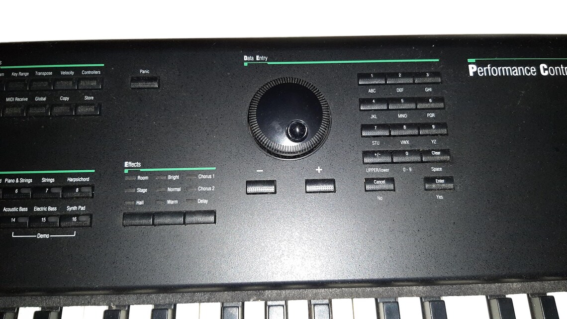 Kurzweil PC88 Digital Stage Piano & Synthesizer – Vintage Professional Keyboard, foto 4 di 5