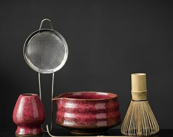Czerwony ceramiczny zestaw do herbaty Matcha, bambusowa trzepaczka i sitko, prezent dla miłośnika herbaty