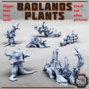 Peut inclure: Plusieurs miniatures grises de plantes Badlands. L'image présente différents modèles de plantes avec des surfaces texturées et des formes uniques. Le texte de l'image indique : "Plus grand qu'il n'y paraît !" et "Découvrez d'autres photos !"
