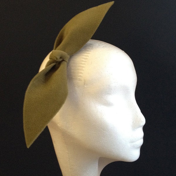 Felt Bow on a comb - Great piece and great price in my sample sale
