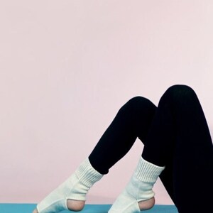 Discover the ultimate comfort hand-knitted wool socks. These anti-slip, toeless socks are ideal for yoga, pilates, and dance. With breathability and machine washability, they are also perfect for gift. Give it to your dancing friend or mum.