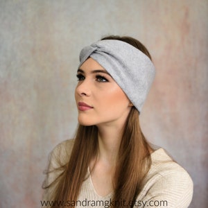 Light grey wide twist headband, Womens knot headband, Hand knit headband womens gift, Christmas gift for sister, Birthday gift for mom