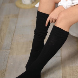 Long, durable woolen socks made from special yarn. Vibrant colors and lasting quality. Perfect gift for any occasion, packed in lovely packaging. Hand-knitted and warm. Available in 14 colors. Ideal for machine washing. Comfort and style combined.