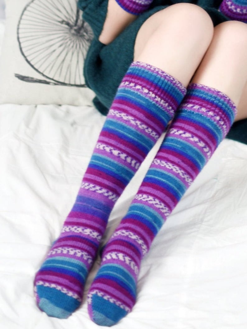 Long, durable woolen socks made from special yarn. Vibrant colors and lasting quality. Perfect gift for any occasion, packed in lovely packaging. Hand-knitted and warm. Available in 14 colors. Ideal for machine washing. Comfort and style combined.