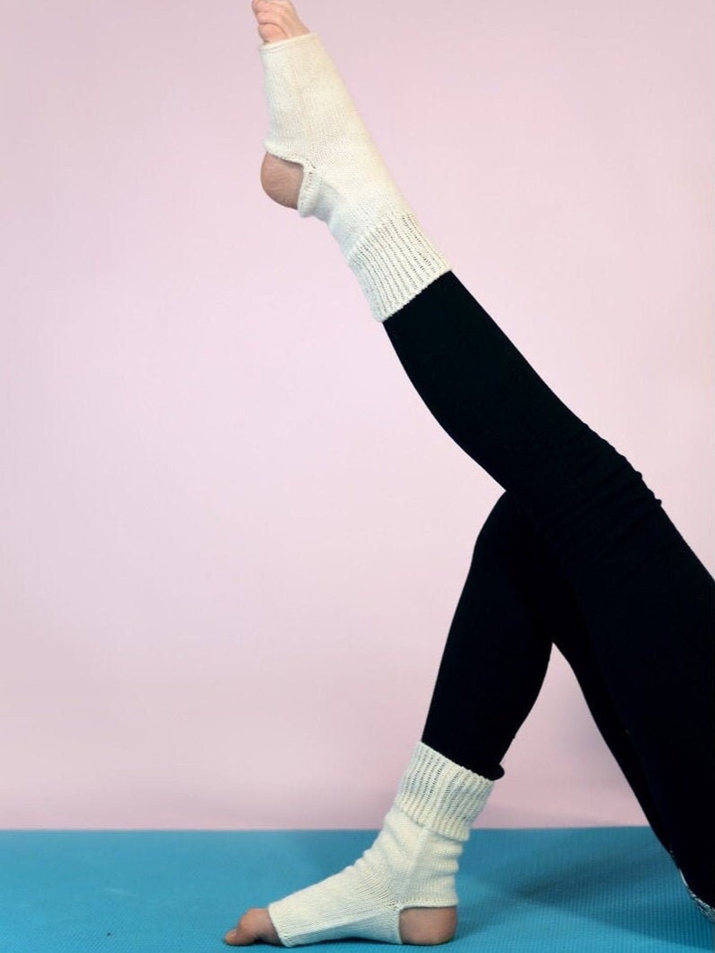 Discover the ultimate comfort hand-knitted wool socks. These anti-slip, toeless socks are ideal for yoga, pilates, and dance. With breathability and machine washability, they are also perfect for gift. Give it to your dancing friend or mum.
