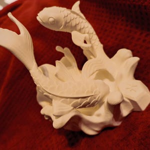 Pisces Zodiac Statue – Handmade Astrology Sculpture – 3D Printed Koi Fish Figurine & Horoscope Decor