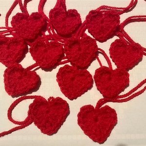 12 handgemaakte mini-gehaakte harten, valentijnskaarten, scrapbookingateliers, appliqué hart, hartdecoratie, hartversiering, kaarten en dagboek maken