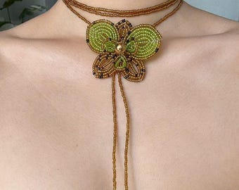 Ręcznie robiony naszyjnik z koralików nasiennych i kwiatów • Regulowany naszyjnik typu choker z lariatu