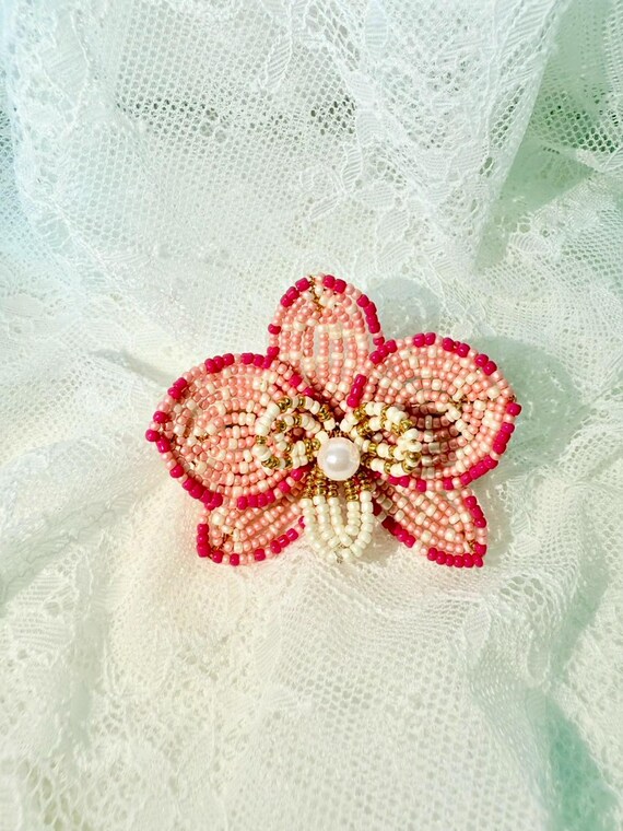 Handmade Pink Beaded Flower Hair Clip: Pearl & Gold Barrette  display picture 1