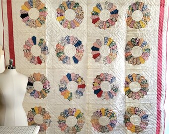 Vintage 1930s DRESDEN PLATE Applique QUILT Coverlet with chrysanthemums with pink & white summer bedspread {76" x 76"}