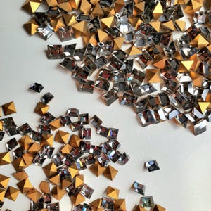 Swarovski 4428 Svarta Diamantkristaller Fyrkantiga Chatoner, Guldfolierade (6 st)