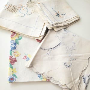 Craft Cutter Lot: 1940s Applique TABLECLOTH SET with napkins plus runner, tea towel