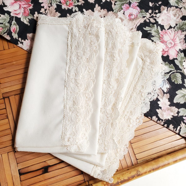 3 Cream Poly Cotton DINNER NAPKINS with lace hem detail, vintage 1970s {15.5" square}