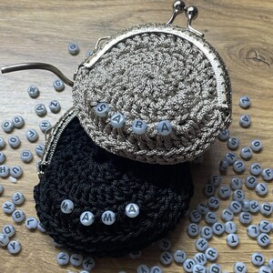 Cadena de billetera personalizada hecha a mano. Llavero de billetera de crochet personalizado para ella. Regalos hechos a mano. Monedero de crochet. Funda. Billetera emergente minimalista