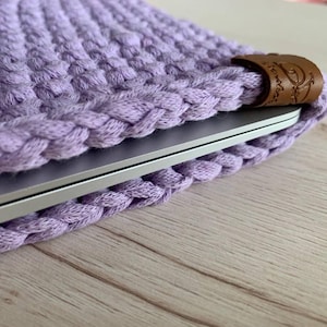 Handgemaakte gehaakte laptophoes - zachte en stijlvolle MacBook-hoes. Zachte duurzame laptoptas, MacBook, tech-accessoire, handgemaakte geschenken, tech-etui